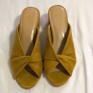 Beautiful dressy mules.